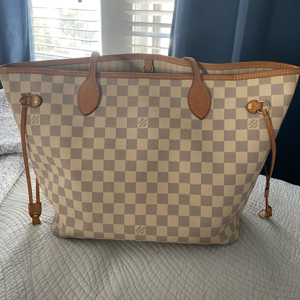 Gorgeous Louis Vuitton Neverfull MM in Damier Azur.